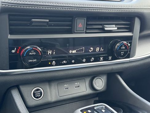 Used 2023 Nissan Rogue SV w/ SV Premium B Package image 24