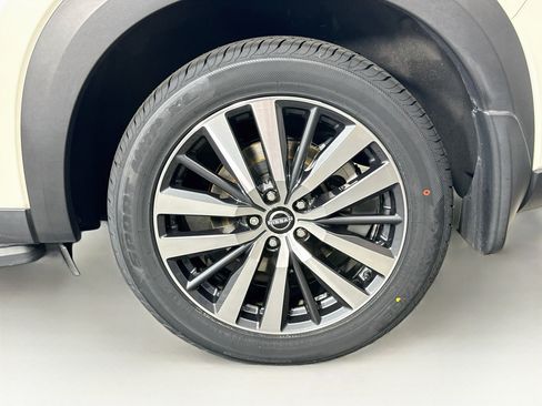 Used 2022 Nissan Pathfinder Platinum w/ Cargo Package FWD image 11