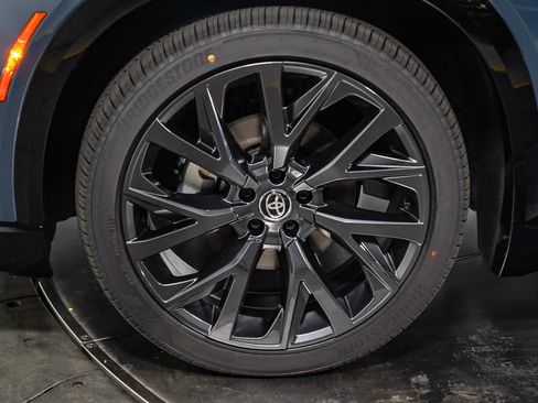 New 2025 Toyota Crown Signia image 10