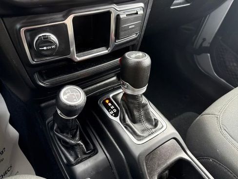 Used 2022 Jeep Wrangler Sport image 29