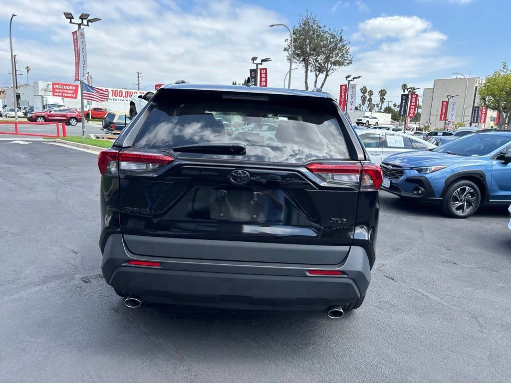 Used 2022 Toyota RAV4 XLE Premium FWD image 5