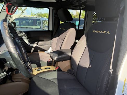 Used 2014 Jeep Wrangler Unlimited Sahara w/ Max Tow Package AWD/4WD image 11