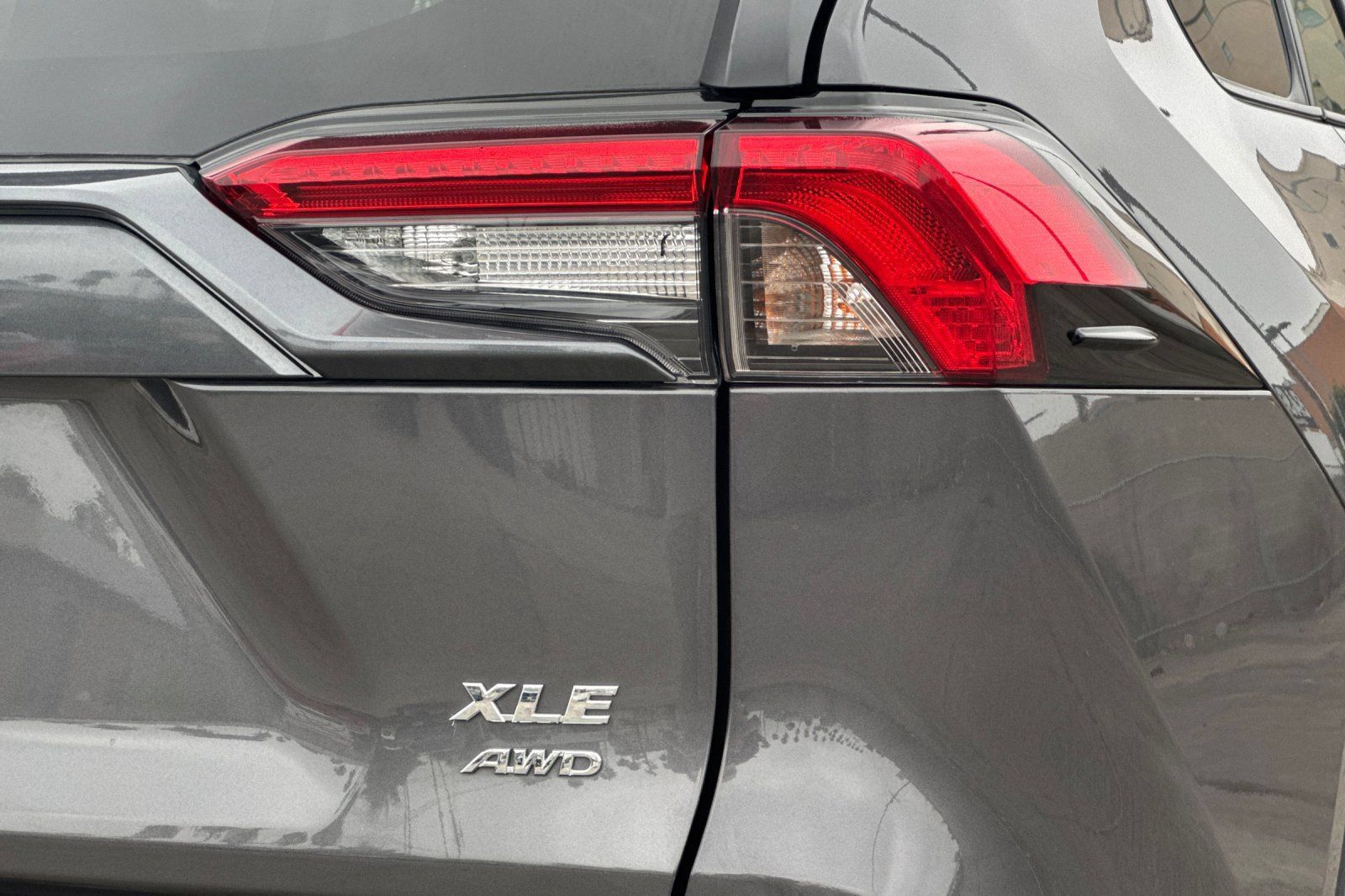 Used 2025 Toyota RAV4 XLE AWD/4WD image 29