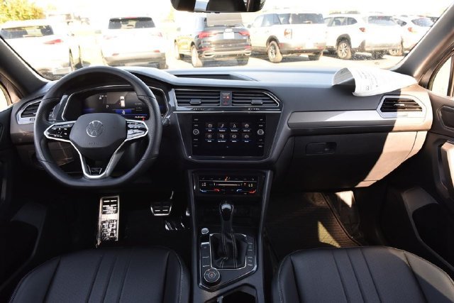 Certified 2023 Volkswagen Tiguan SE R-Line AWD/4WD image 7