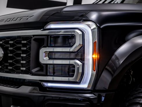 Used 2026 Ford F450 Platinum w/ FX4 Off-Road Package AWD/4WD image 17