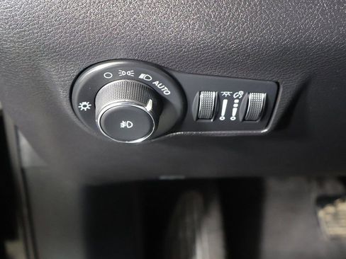 Used 2023 Jeep Compass Latitude image 31