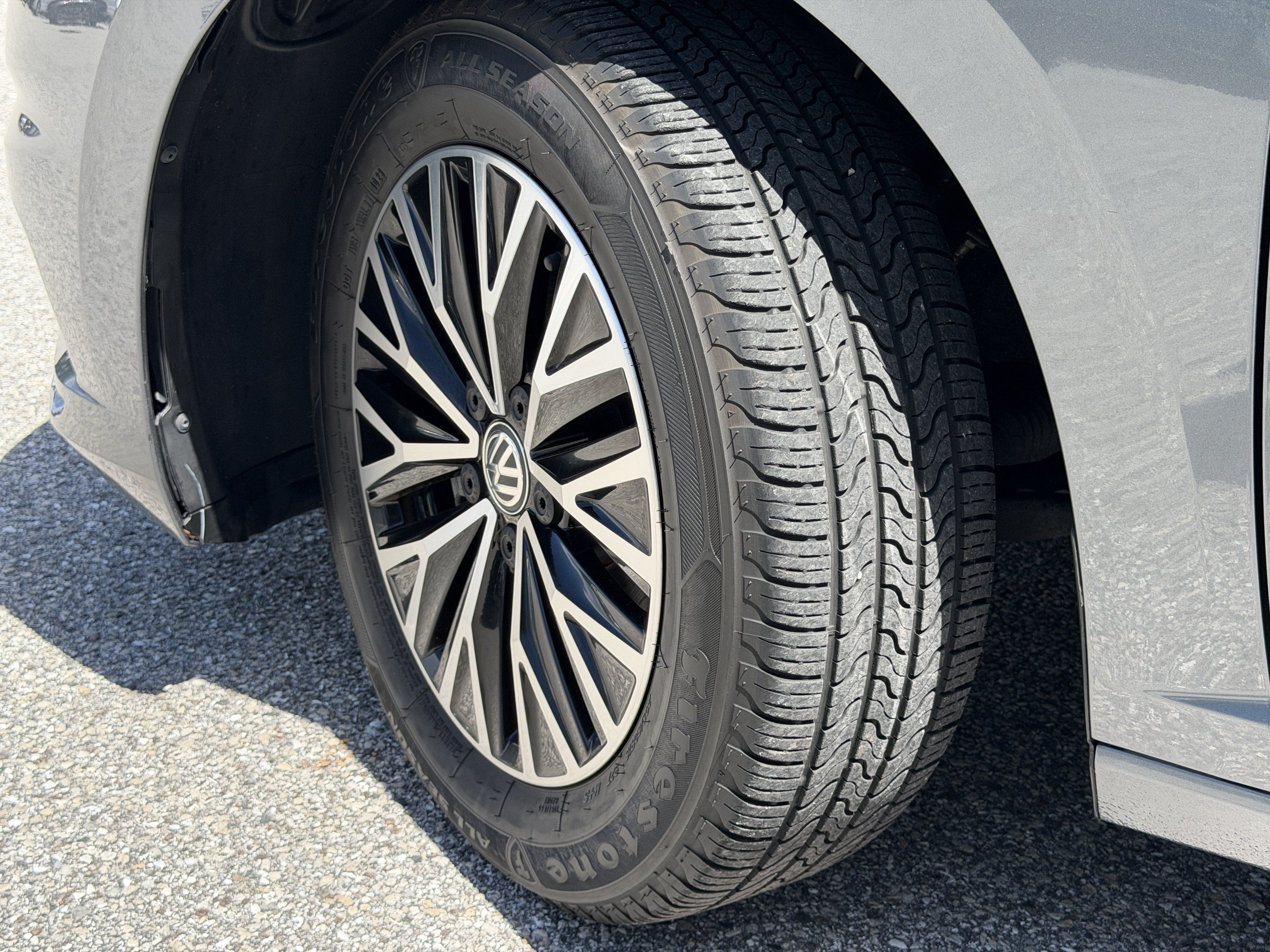 Used 2019 Volkswagen Jetta SE w/ Cold Weather Package FWD image 34