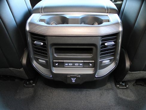 New 2026 RAM 1500 Laramie AWD/4WD image 31