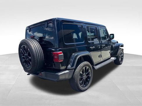 Used 2025 Jeep Wrangler Unlimited Sahara AWD/4WD image 12