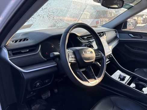 Used 2023 Jeep Grand Cherokee L Limited image 9