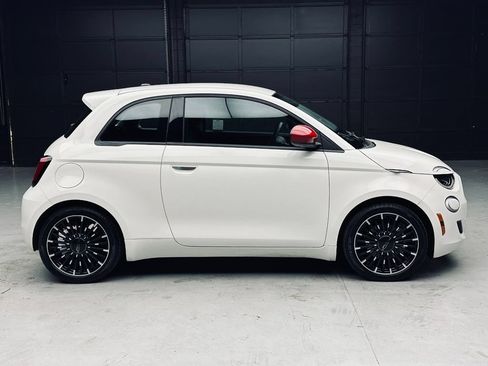 Used 2024 FIAT 500 e (RED) FWD image 8