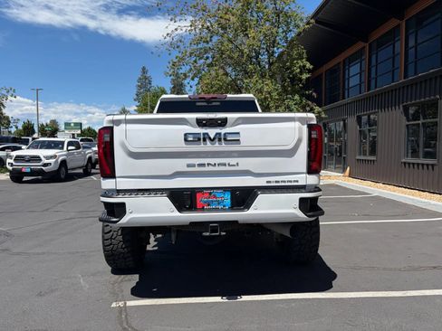 Used 2024 GMC Sierra 2500 Denali Ultimate AWD/4WD image 4