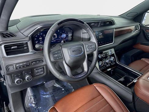 Certified 2023 GMC Yukon Denali Ultimate image 9
