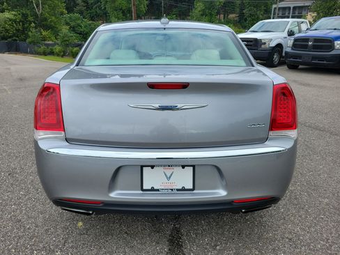 Used 2016 Chrysler 300 Limited RWD image 6