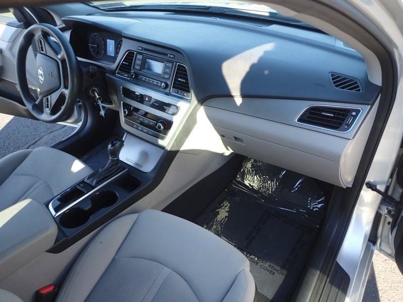 Used 2015 Hyundai Sonata SE FWD image 12