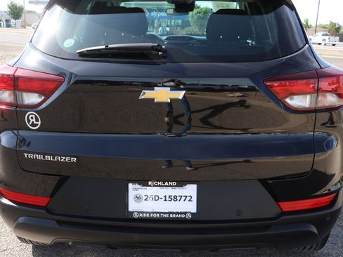 Used 2023 Chevrolet TrailBlazer LS FWD image 6