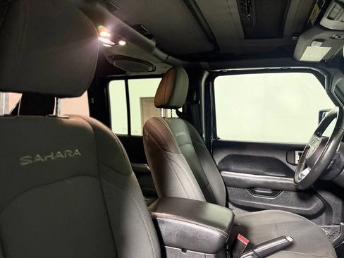 Used 2019 Jeep Wrangler Unlimited Sahara w/ Uconnect 4C Nav & Sound Group AWD/4WD image 26