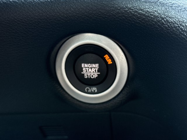 Used 2025 Chrysler Pacifica Select FWD image 22