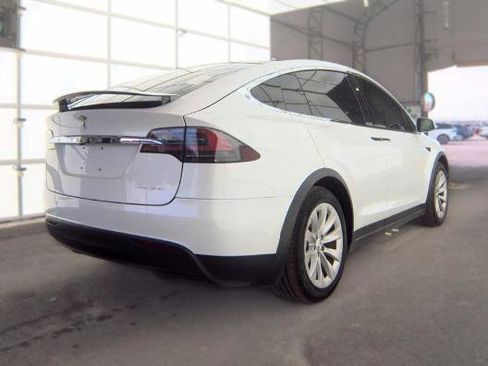 Used 2019 Tesla Model X 75D AWD/4WD image 2