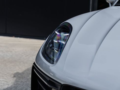 Certified 2023 Porsche Macan image 19