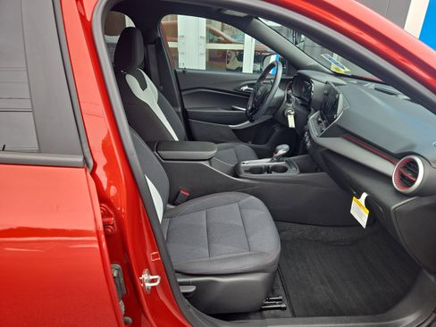 Certified 2024 Chevrolet Trax RS w/ Driver Confidence Package image 18