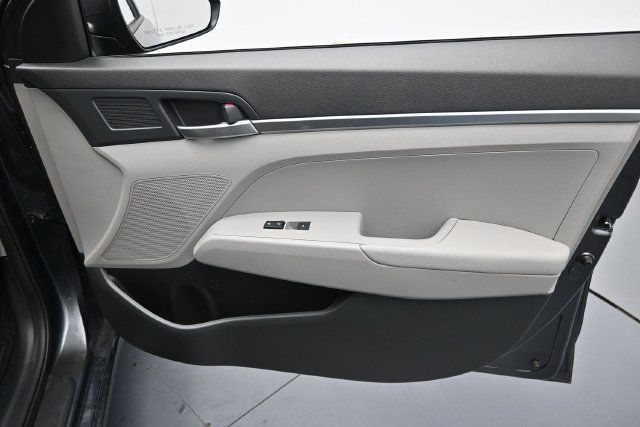 Used 2020 Hyundai Elantra SE FWD image 30