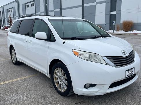 Used 2014 Toyota Sienna XLE AWD/4WD image 4