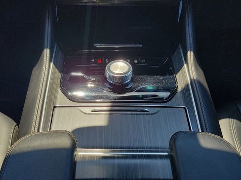 Used 2024 Jeep Wagoneer L Series II w/ Flexible Seating Group image 17