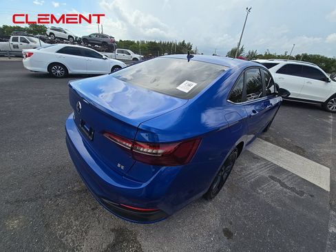 Used 2023 Volkswagen Jetta SE w/ Panoramic Sunroof Package FWD image 6