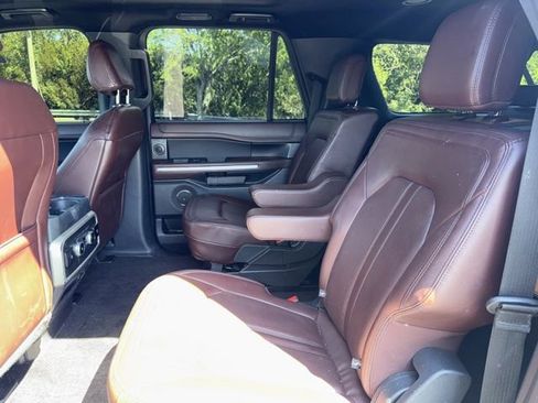Used 2022 Ford Expedition Max Limited image 8