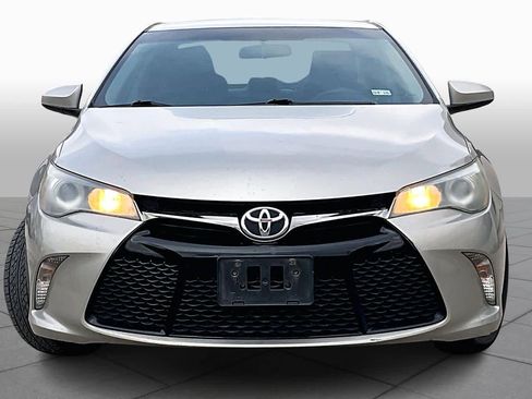 Used 2017 Toyota Camry SE image 4