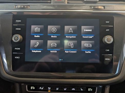 Used 2020 Volkswagen Tiguan SEL image 19