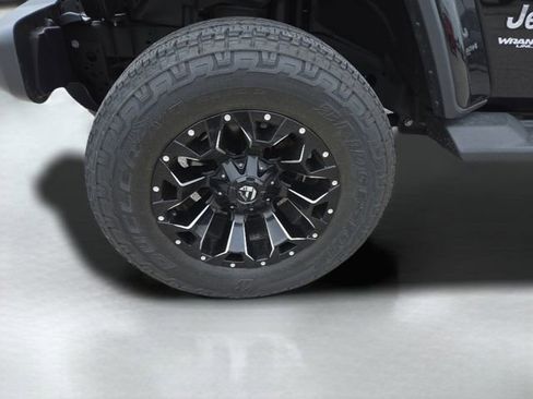 Used 2020 Jeep Wrangler Unlimited Sahara AWD/4WD image 40