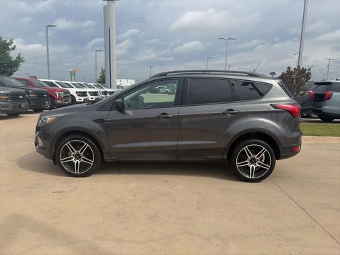 Certified 2019 Ford Escape SEL FWD image 2