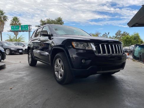 Used 2013 Jeep Grand Cherokee Limited w/ Luxury Group II image 5