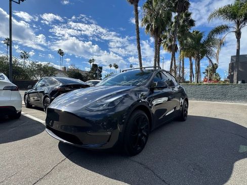 Used 2024 Tesla Model Y Long Range AWD/4WD image 4