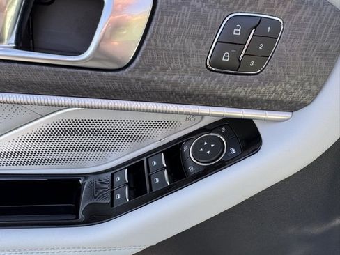 Used 2025 Ford Explorer Platinum w/ Ultimate Package image 16