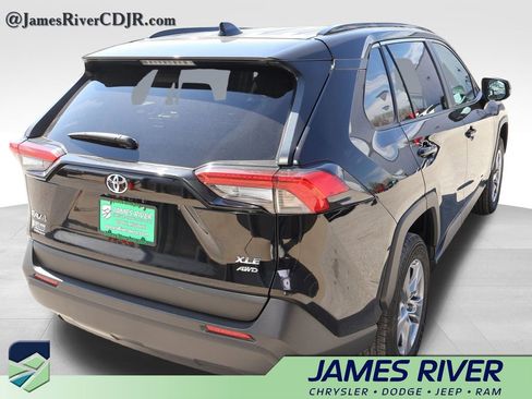 Used 2025 Toyota RAV4 XLE image 5