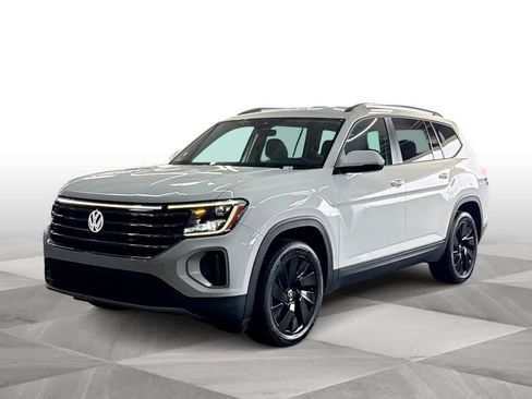 Certified 2024 Volkswagen Atlas SE w/ Black Wheel Package FWD image 4