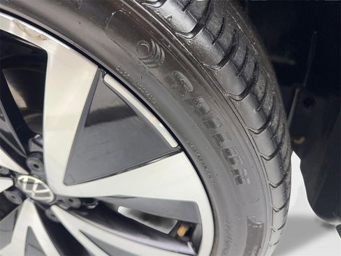 Used 2024 Volkswagen Taos SE image 89