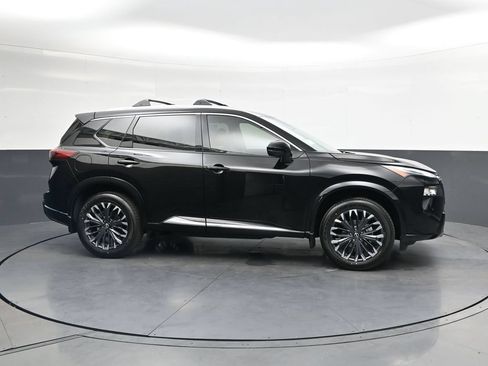 Certified 2026 Nissan Rogue SV FWD image 4