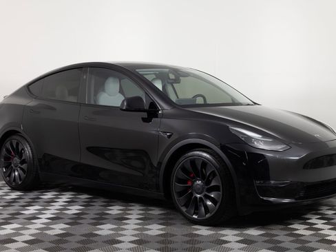 Used 2024 Tesla Model Y Performance image 10