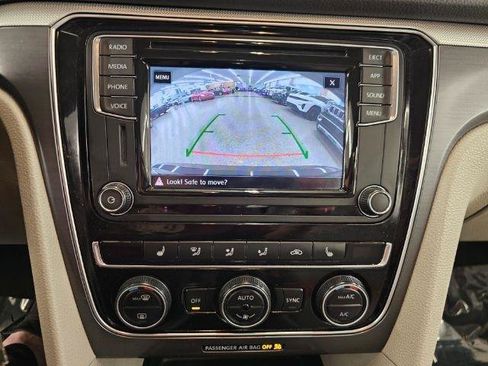 Used 2018 Volkswagen Passat 2.0T R-Line w/ R-Line Lighting Package FWD image 23