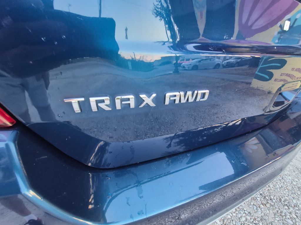 Used 2019 Chevrolet Trax LT w/ LT Convenience Package AWD/4WD image 9