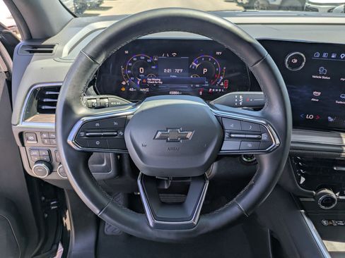 Used 2025 Chevrolet Suburban Z71 AWD/4WD image 16