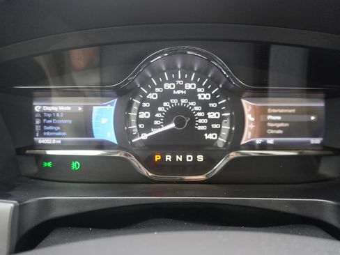 Used 2013 Lincoln MKS FWD image 17