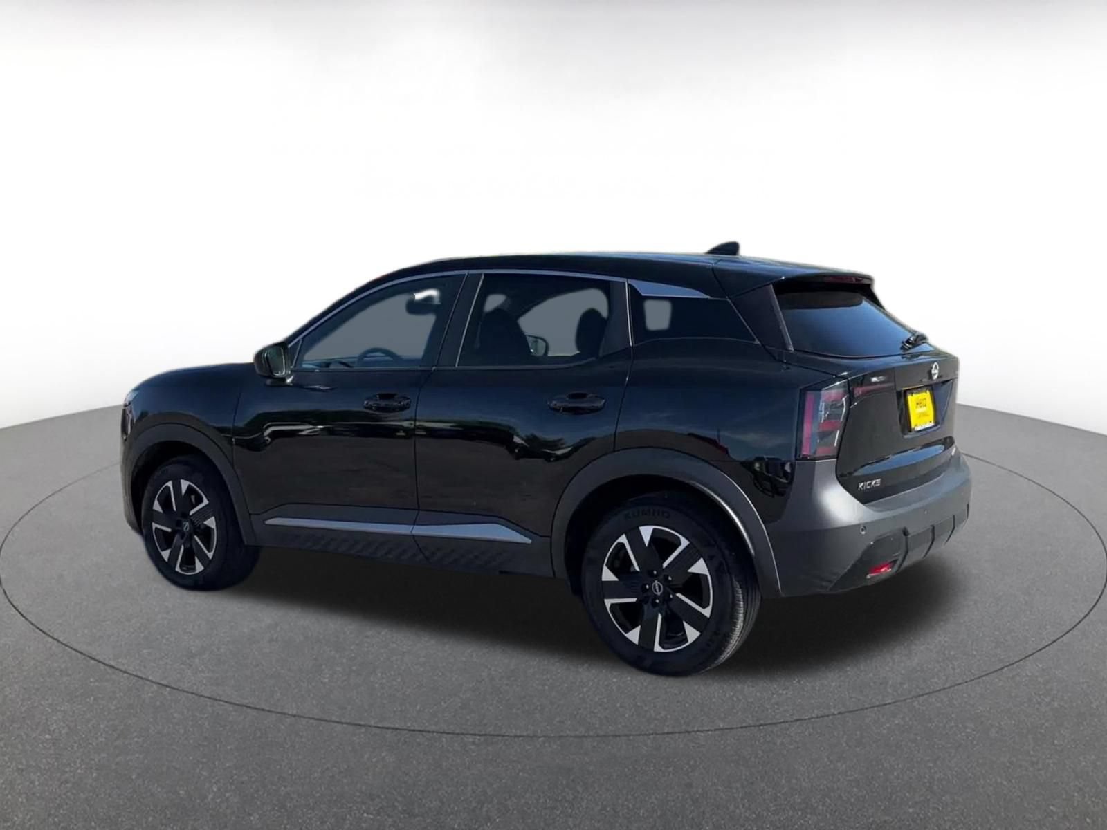 Used 2025 Nissan Kicks SV AWD/4WD image 9