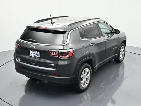 Used 2024 Jeep Compass Latitude AWD/4WD image 31