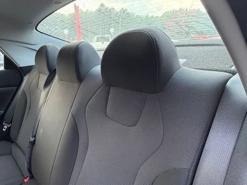 Used 2023 Hyundai Elantra SE w/ Preferred Accessory Package FWD image 17