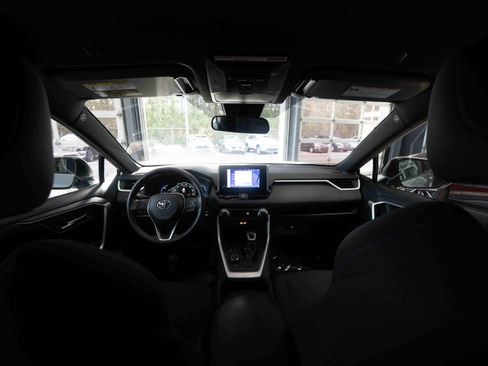 Used 2023 Toyota RAV4 SE image 20